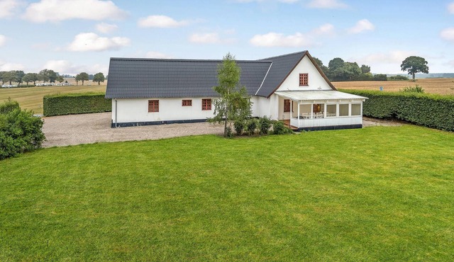 6 bedroom gorgeous home in Kværndrup