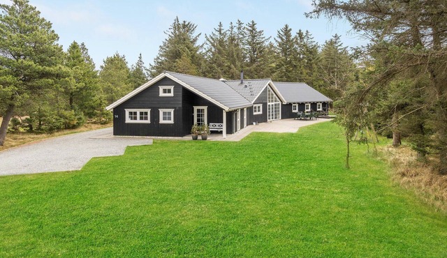 6 bedroom gorgeous home in Blåvand