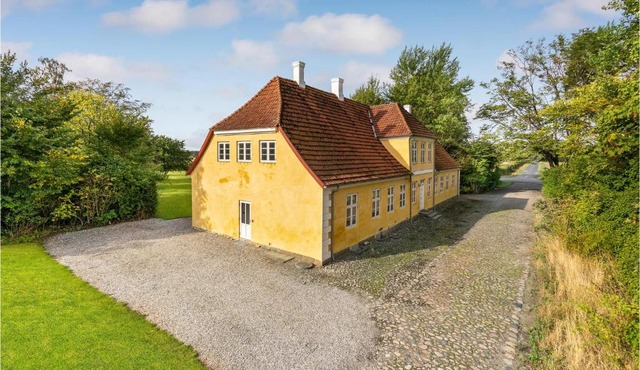 6 Bedroom Gorgeous Home In Kværndrup