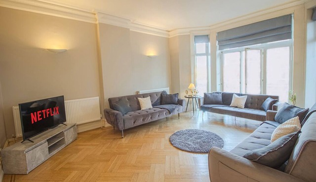 6 Bedroom High Ceiling Hyde Park Flat