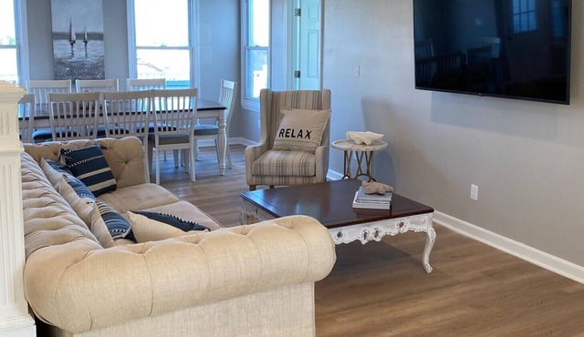 6 Bedroom Home & 4 Studio Cottages WATERFRONT COMPOUND