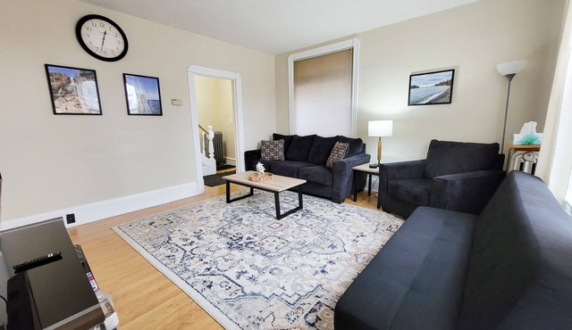 6 Bedroom Home Close to Everything | Breakwater