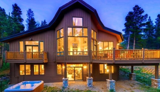 6 Bedroom Home, Minutes From Downtown Breck, Sleeps 14, Hot tub, Amazing views!