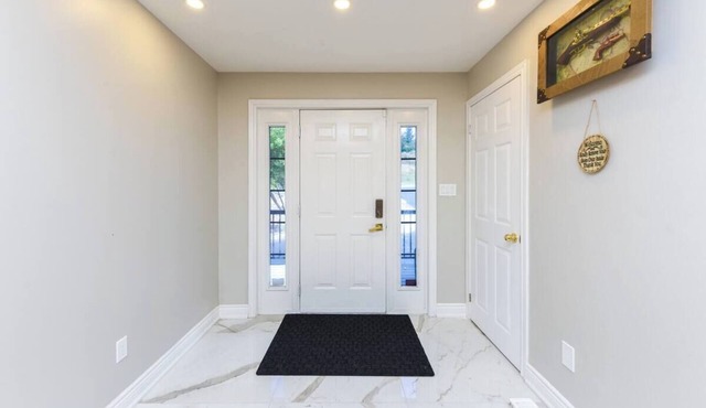 6-bedroom house in enchanting Caledon Village with WiFi, AC, fitness equipment