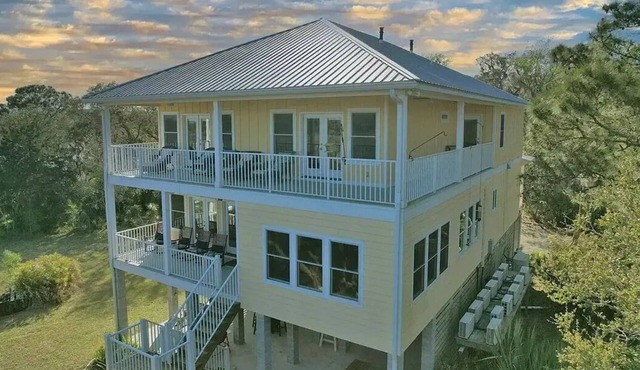 6 Bedroom house on 2.5 acres with Panoramic Marsh Views! Golden Isles