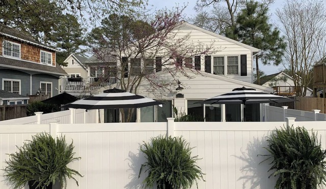 6-bedroom House, 2 units-Walk to Ocean, Heated pool-long term available