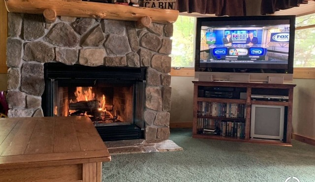 6 bedroom Lake Home, w Private 160' lake front-sleeps 8-10 in the winter months