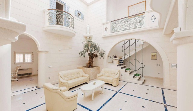 6 bedroom lovely home in Makarska