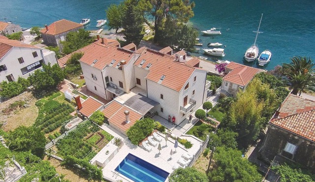 6 bedroom lovely home in Mokosica