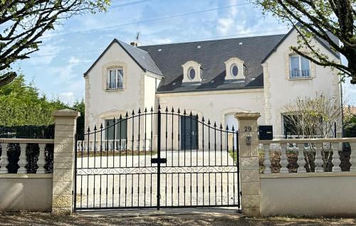 6 Bedroom Lovely Home In Blois