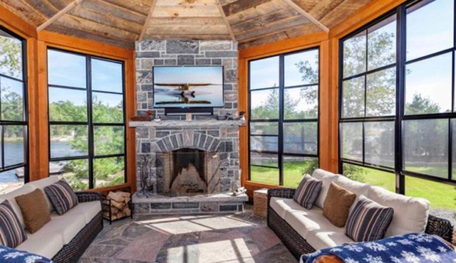 6-Bedroom Luxury Estate with Resort Amenities and 5⭐️Fishing on Georgian Bay