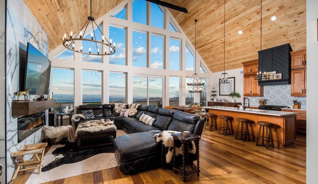 6-bedroom mountain top chalet with spectacular long range mountain views