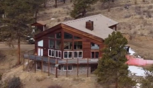 6 bedroom Mountain Retreat 37 acres, close to HWY 285, borders National Forest