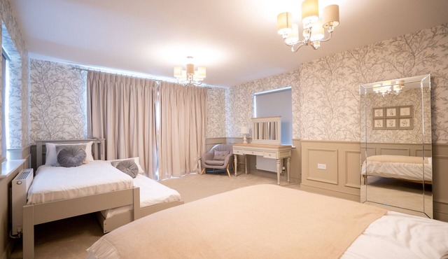 6 Bedroom New Build Detached House in Bicester