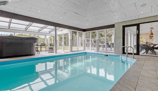 6 bedroom nice home in Glesborg