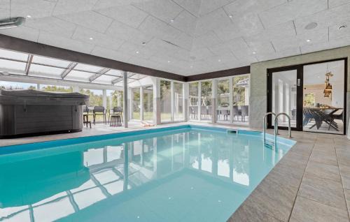 6 Bedroom Nice Home In Glesborg