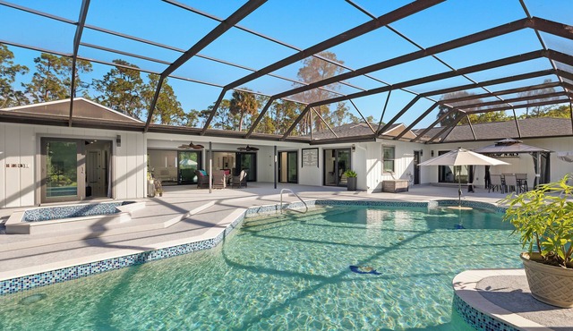 6 bedroom Oasis with Heated Pool, spa, EV Charger & Guest House, Sleeps 16+