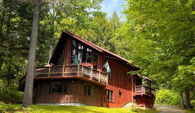 6-Bedroom Peaceful and Private Retreat in Scenic Quechee, Vermont