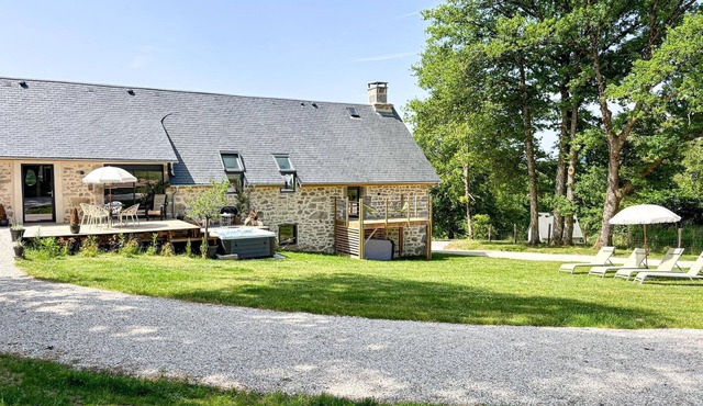 6 bedroom pet friendly home in Alleyrat