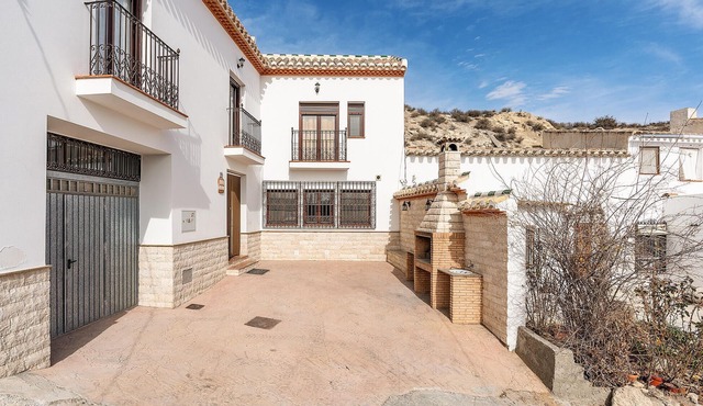 6 bedroom pet friendly home in Galera
