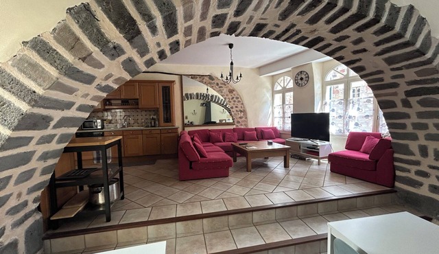 6 Bedroom Private vacation home in Brioude