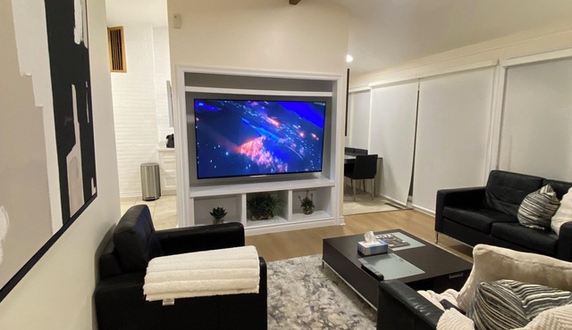 6 Bedroom Ranch Bungalow in Port Credit.