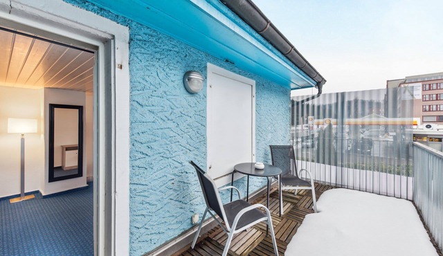 6-Bedroom Retreat in Dietikon – Ideal for Groups