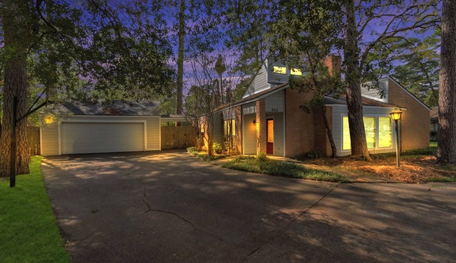 6-Bedroom Retreat, Pool & Spa: 20 Min Downtown GB
