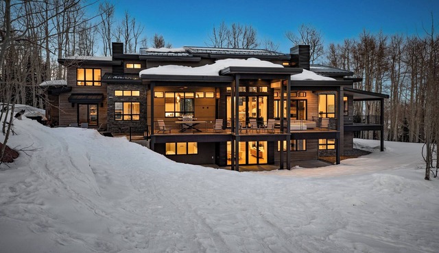 6 Bedroom Ski In/Ski Out Luxury 6 Bedroom Private Gated Community