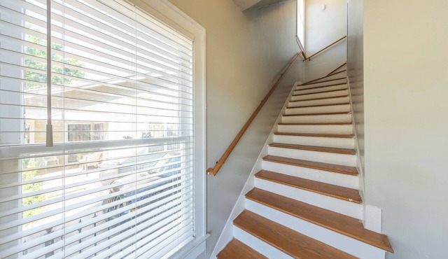 6 bedroom spacious living near downtown