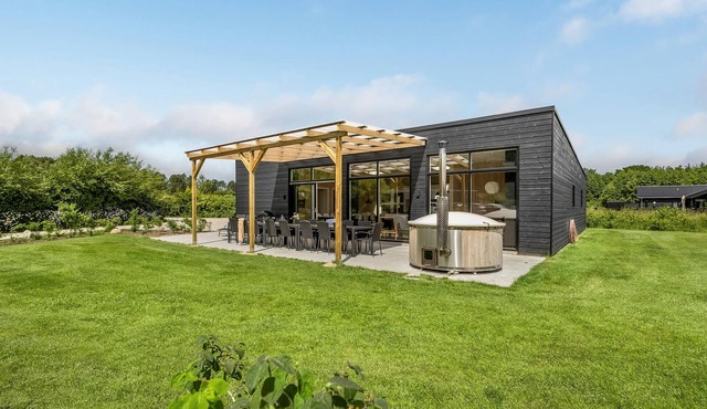 6 bedroom stunning home in Glesborg