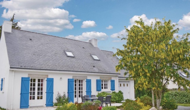 6 bedroom stunning home in Pénestin