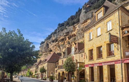 6 Bedroom Stunning Home In Saint-Agne