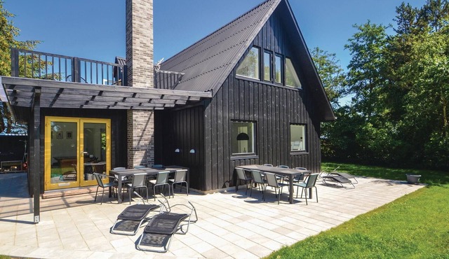 6 bedroom stunning home in Grenaa