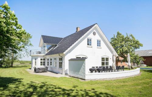 6 Bedroom Stunning Home In Højer