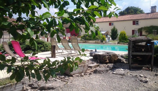 6 bedroom Traditional Farmhouse, large pool, indoor & outdoor games areas.