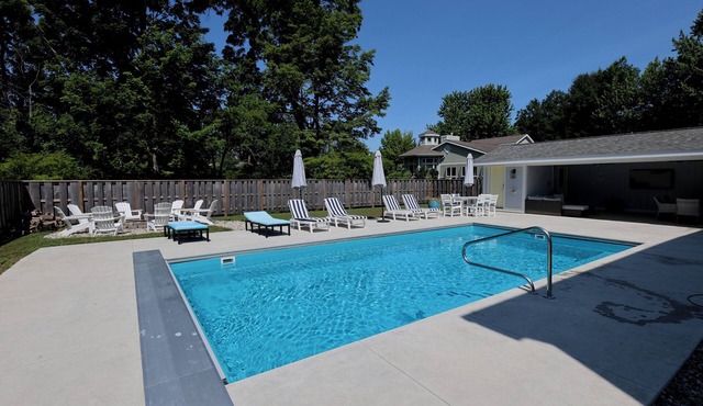 6-bedroom vacation home just a 5-minute walk to Lake Michigan