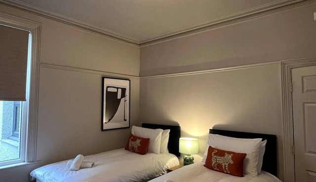 6 Bedroom Victorian Terrace, 3.5 baths