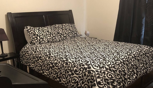 6 bedrooms, 1 King, 6 Queens, 2 miles from Augusta National