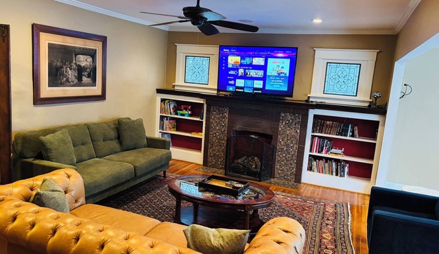 6 BEDROOMS-2 KITCHENS Perfect home for big groups.