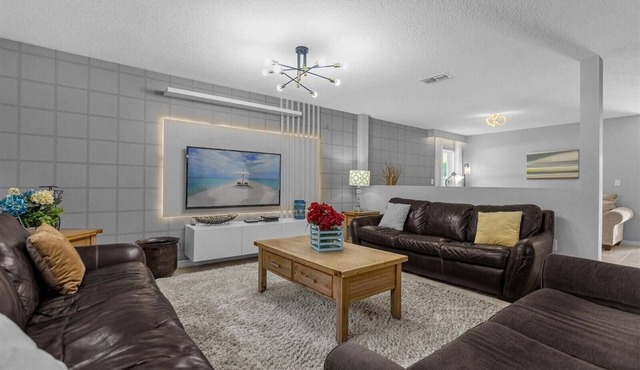 6 Bedrooms/4.5 Bathrooms/Crystal Cove (957 EG)