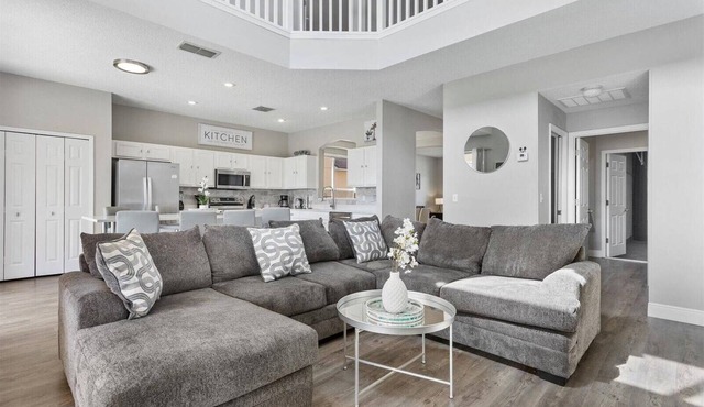 6 Bedrooms/4.5 Bathrooms Seasons (1270 SB)