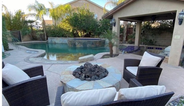 6 Bedrooms, 9 Beds, Swim Up Pool Bar Oasis - Game Room In Garage