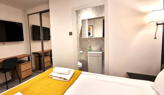 6 Bedrooms (Double/Twin), 4 Bathrooms + Parking