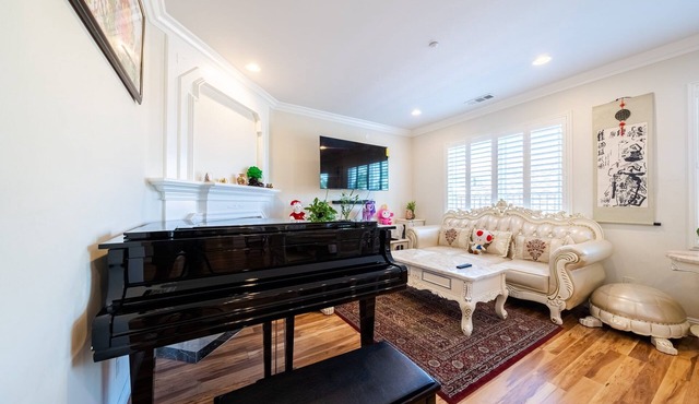 6 Bedrooms *May House* Gated Close to Chinatown