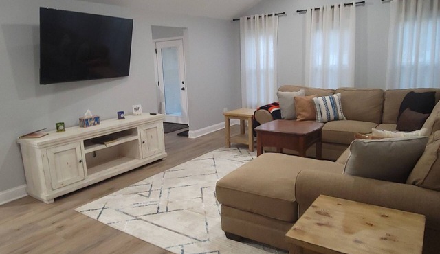 6 bedrooms! Pool Table, Gaming Area, Firepit & More