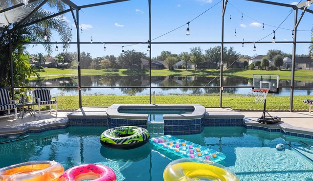 6 Bedrooms. Private South Facing Swimming Pool. BBQ
