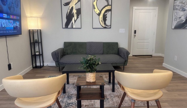 6 Beds,3-bedroom Charming home in Odessa