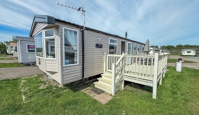 6 berth caravan with decking at Sunnydale Holiday Park ref 35243KG