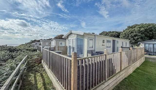 6 berth caravan with stunning sea views and decking to relax on, ref 32048AZ